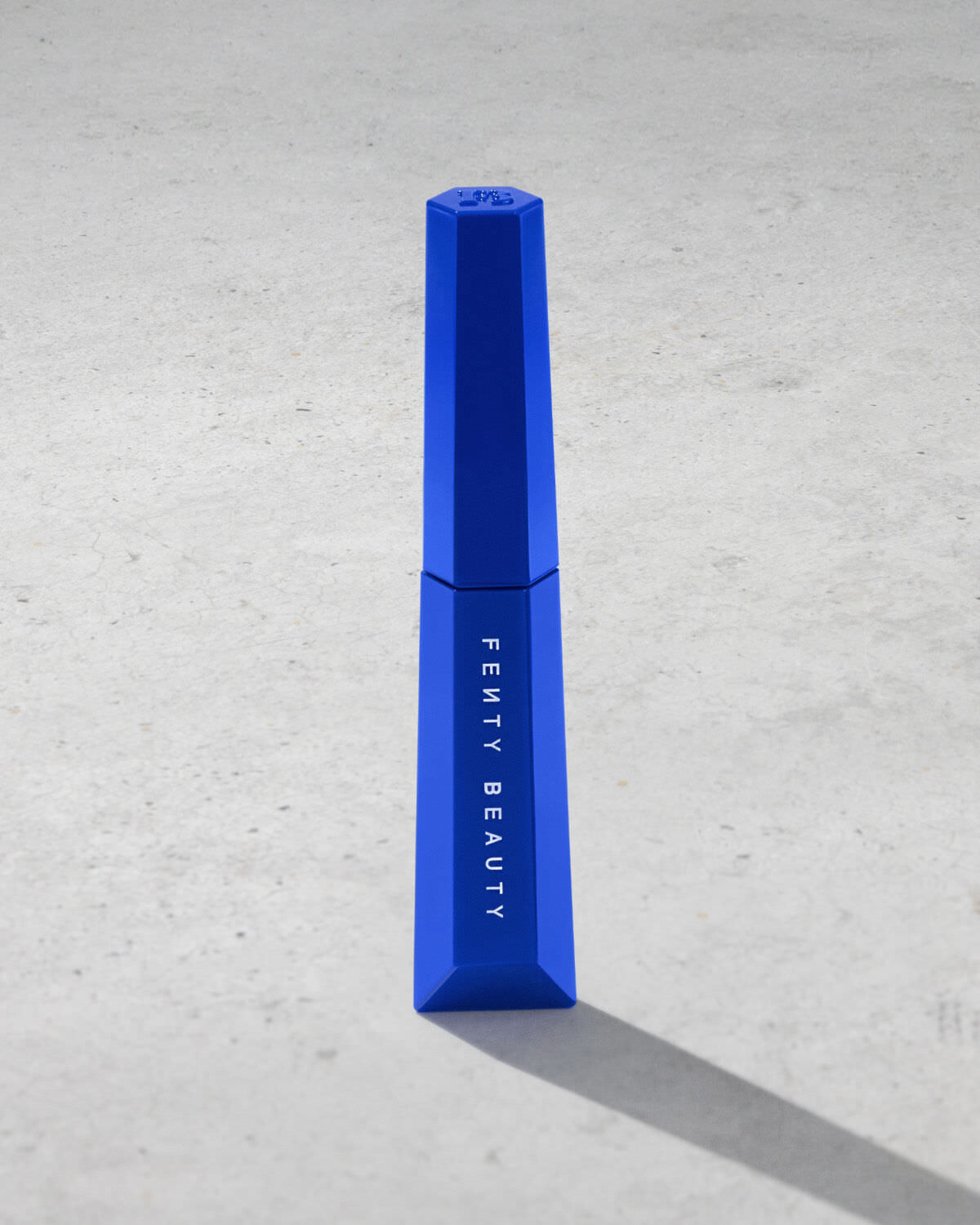 Hella Thicc Volumizing Mascara ?? Elec'Trip Blue