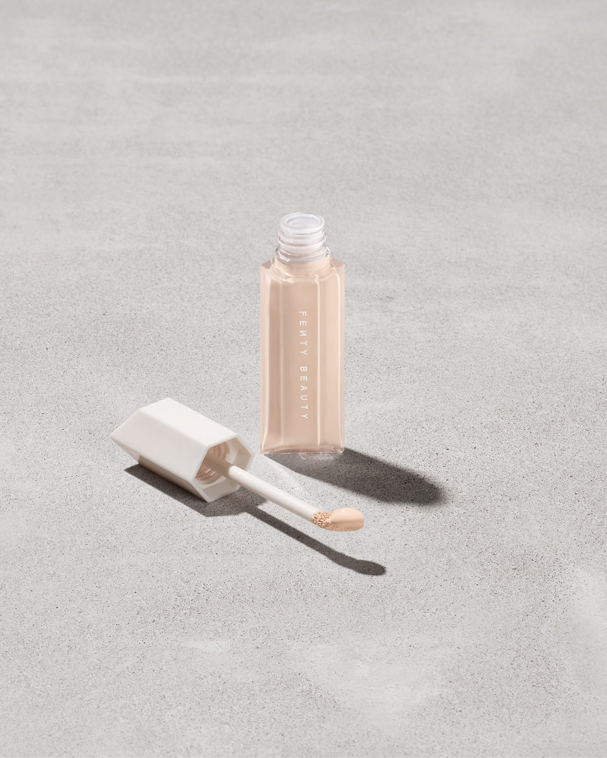 We're Even Hydrating Longwear Concealer ?? 140N
