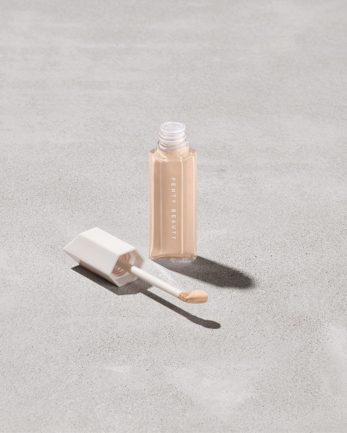 We're Even Hydrating Longwear Concealer ?? 160W