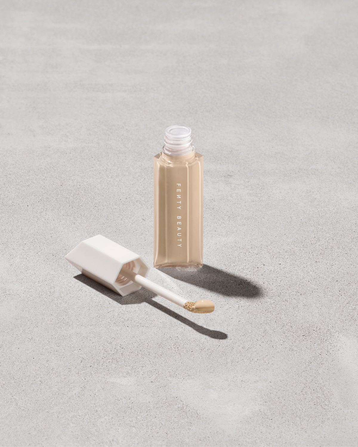 We're Even Hydrating Longwear Concealer ?? 190W