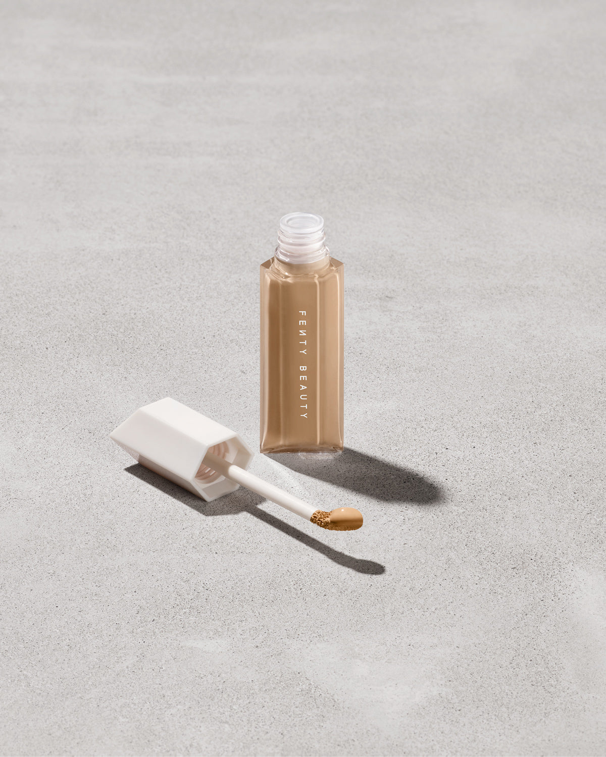 We're Even Hydrating Longwear Concealer ?? 265W