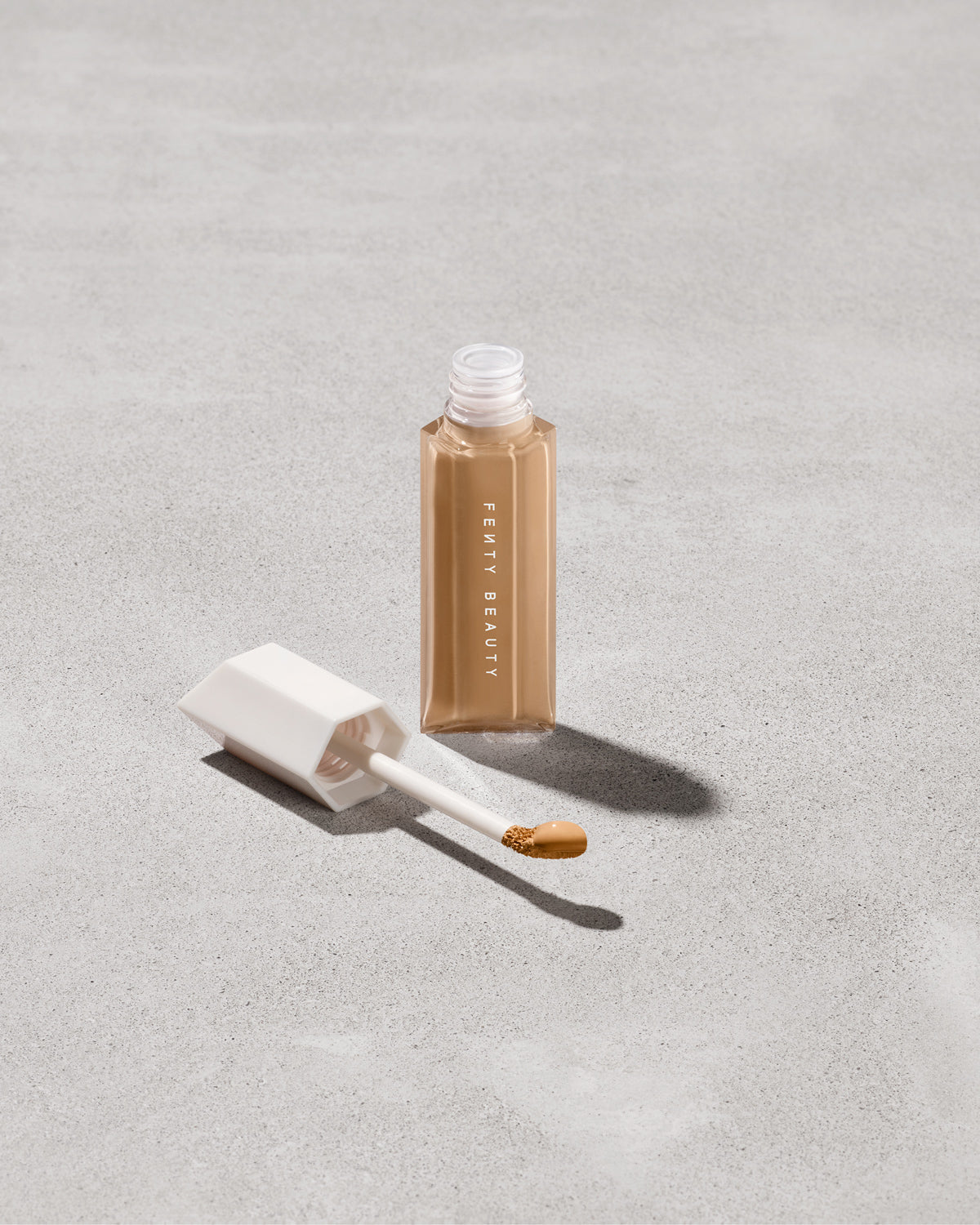 We're Even Hydrating Longwear Concealer ?? 295W